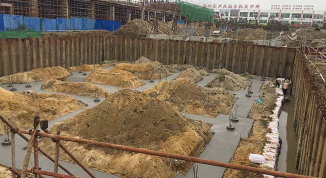 ?？谛赂穽u基坑